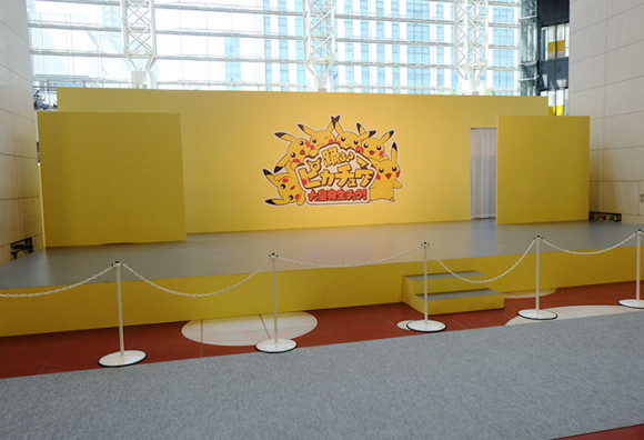 踊る?ピカチュウ大量発生チュウ!クイーンズスクエア横浜