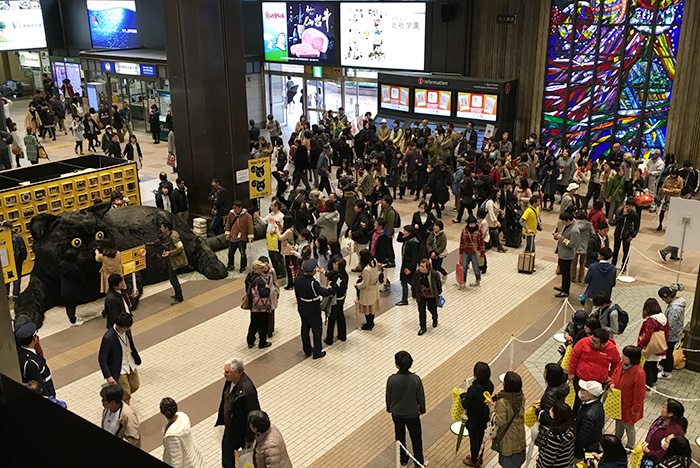 巨大クロネコ仙台駅に現る