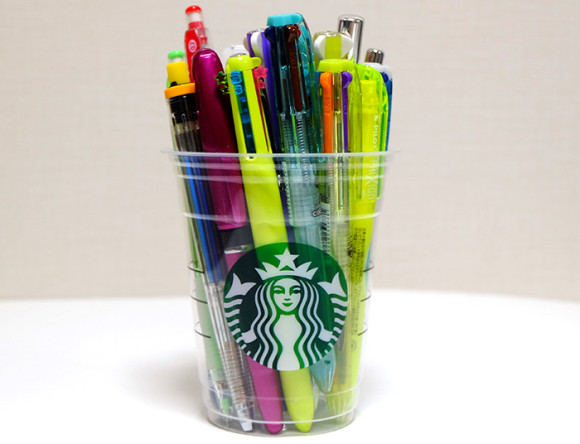 100均?スタバ?コスパ抜群のオシャレなペン立て「スタバのカップを再利用」