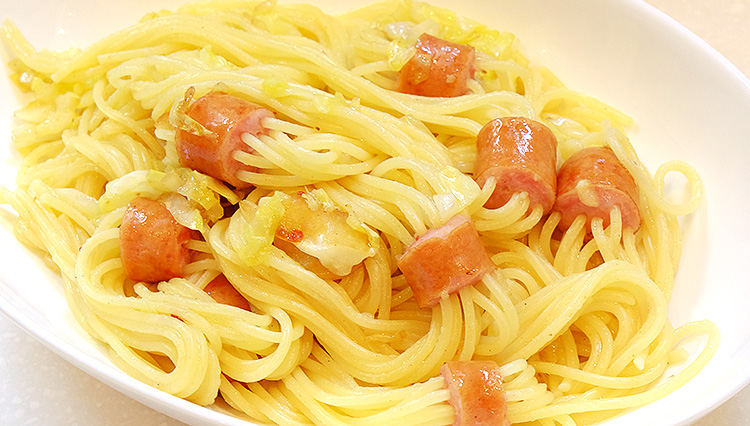 パスタを縦刺し「ウィンナーパスタ」好きなパスタソースを絡めて