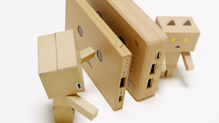 コンパクトで大容量のモバイルバッテリー!新旧ダンボーバッテリー比較