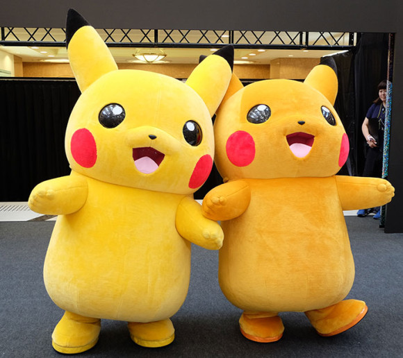 色違いピカチュウなかよし