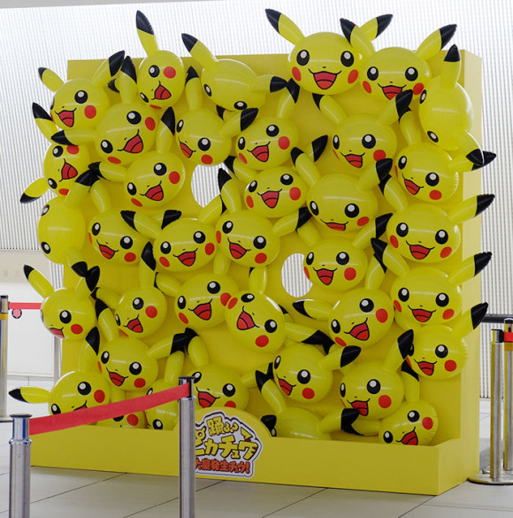 MARK IS みなとみらい ピカチュウバルーン
