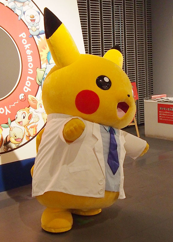 ポケモン研究所 ピカチュウ研究員ポーズ