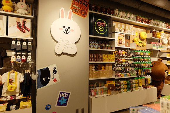 LINE STORE仙台店壁やアイテムがおしゃれ