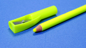 クツワ鉛筆削り付き蛍光ペン「鉛筆の蛍光マーカー」キャップで削れる