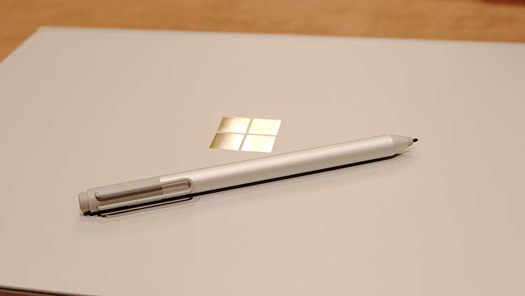 Surface Book Macbookっぽい