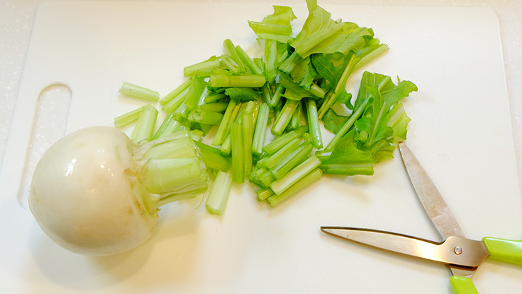台所で使えるキッチン用はさみ「フィットカットカーブ 洗えるチタン」野菜も切れる