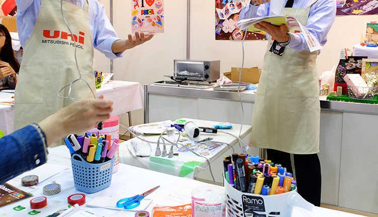 ホビーショー2016ポスカ(POSCA)を使ってプラバン作り体験!