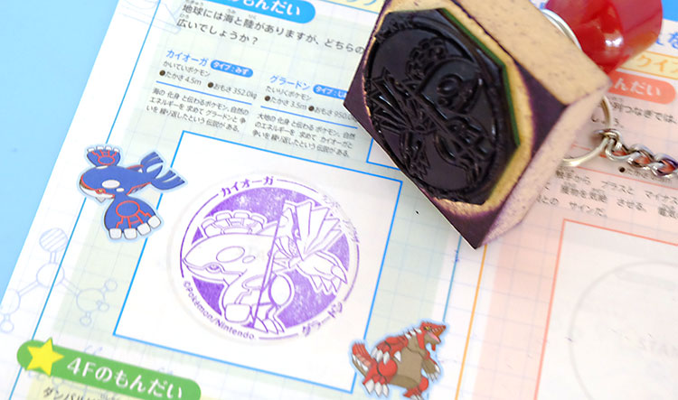 ランドマークプラザ・マークイズみなとみらいでピカチュウと学ぶ?「ポケモン空想科学読本」クイズラリー!