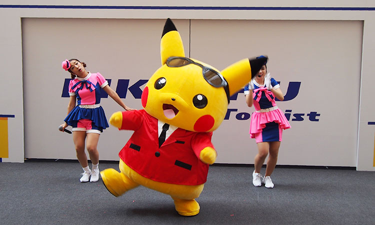 ランドマークプラザ「ピカチュウ・アイランド」サングラスピカチュウズレる眼鏡