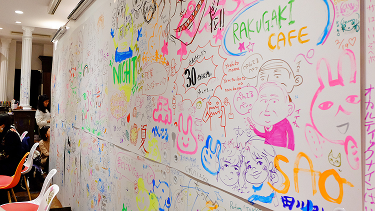 ぺんてるの落書きカフェ「GINZA RAKUGAKI Cafe」でワークショップ体験「CRAZY Sign Pen」