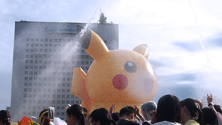 2017年ピカチュウだけじゃない ピカチュウ大量発生チュウ!横浜赤レンガ倉庫ずぶぬれスプラッシュショー「水のカーニバル」